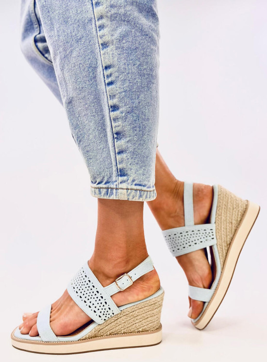 Světle modré semišové sandály BECKY