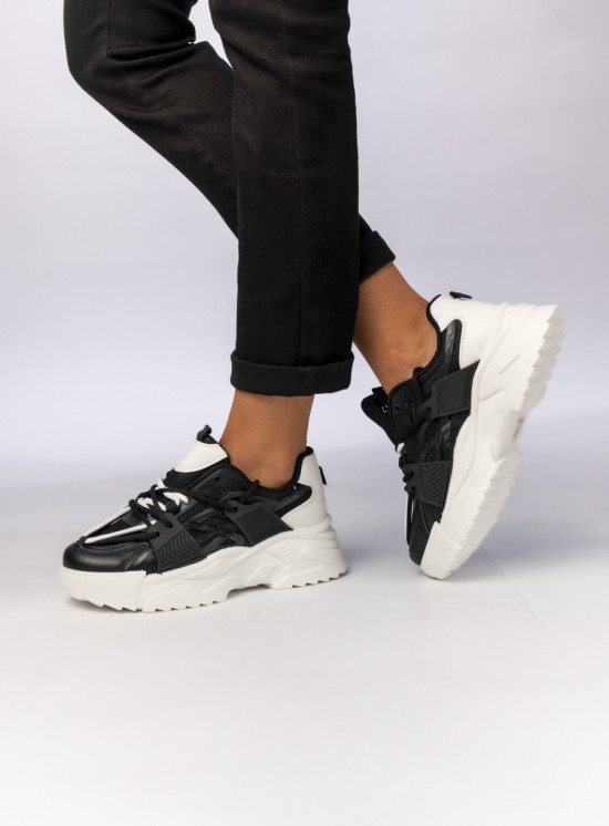 Černé tenisky na hrubé podrážce LIVIA