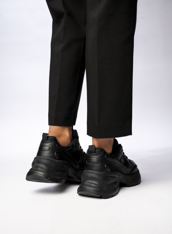 Dámské tenisky ve sportovním střihu černé