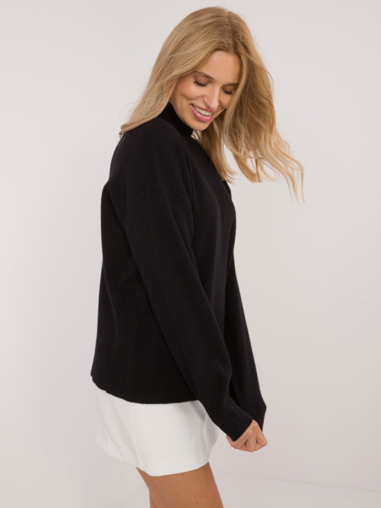 Černý pulovr s dlouhým rukávem