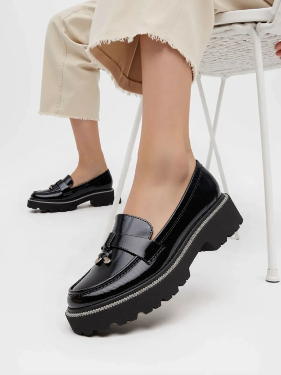 Černé lakované mokasiny LUCETE