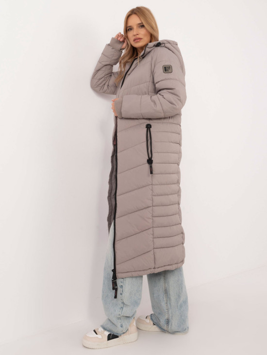 Dlouhý béžový kabát s podšívkou