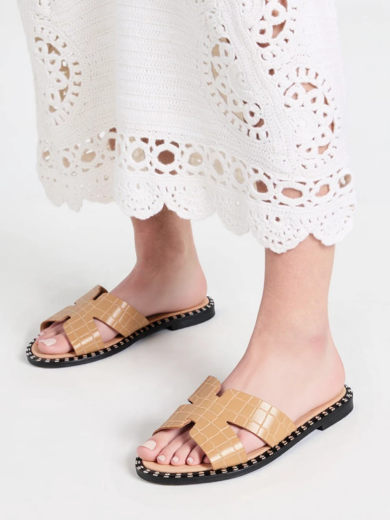 Nízké pantofle LYRA v camel barvě