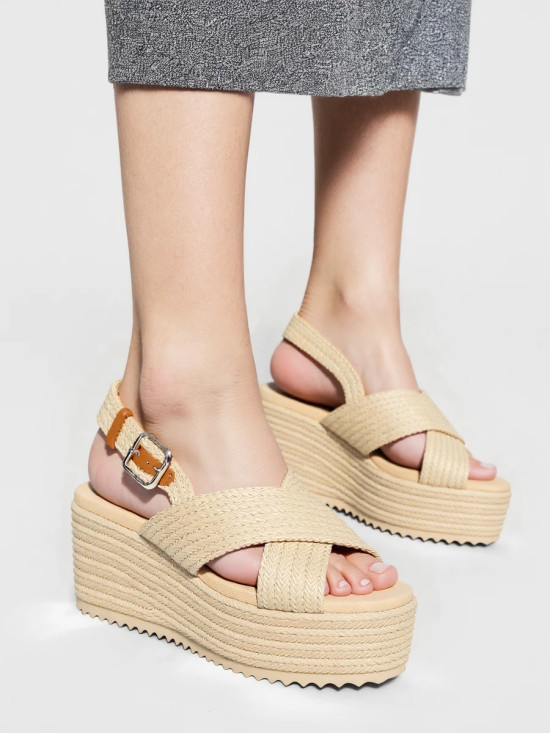 Béžové sandály s jutovou podrážkou