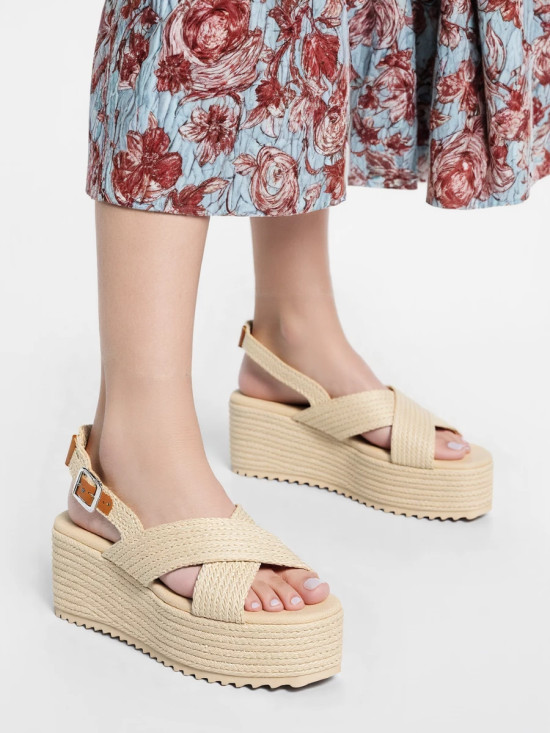 Béžové sandály s jutovou podrážkou