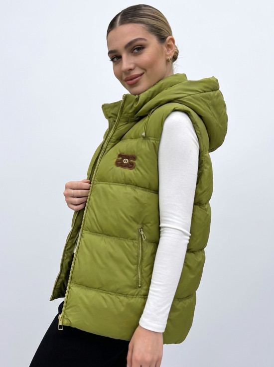 Zelená prošívaná vesta s kapucí