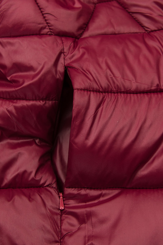 Vínově červená přechodná bunda s kapucí a kožešinou