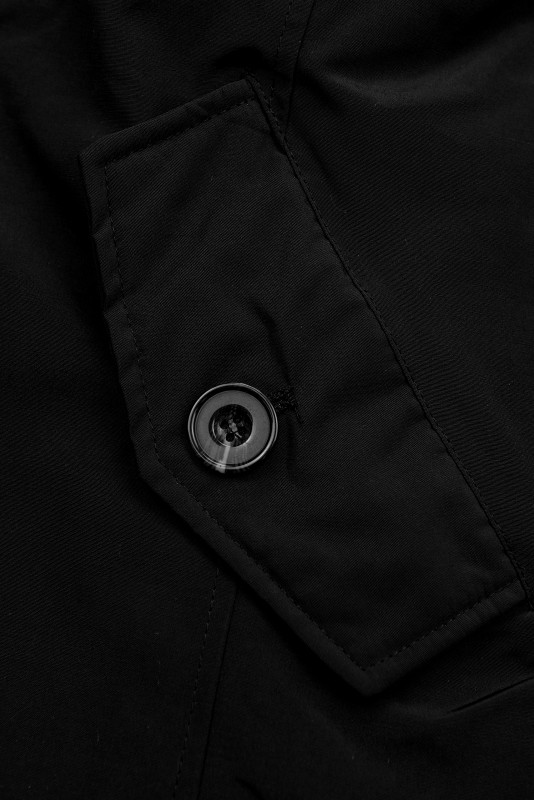 Černá parka na podzim/zimu s odnímatelným futrem