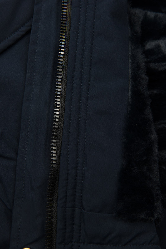 Tmavě modrá zimní parka s umělou kožešinou
