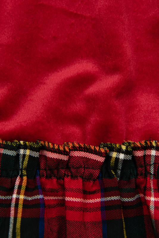 Červené kárované šaty s kabelkou