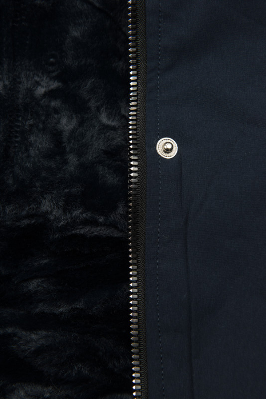 Tmavě modrá zimní parka s umělou kožešinou