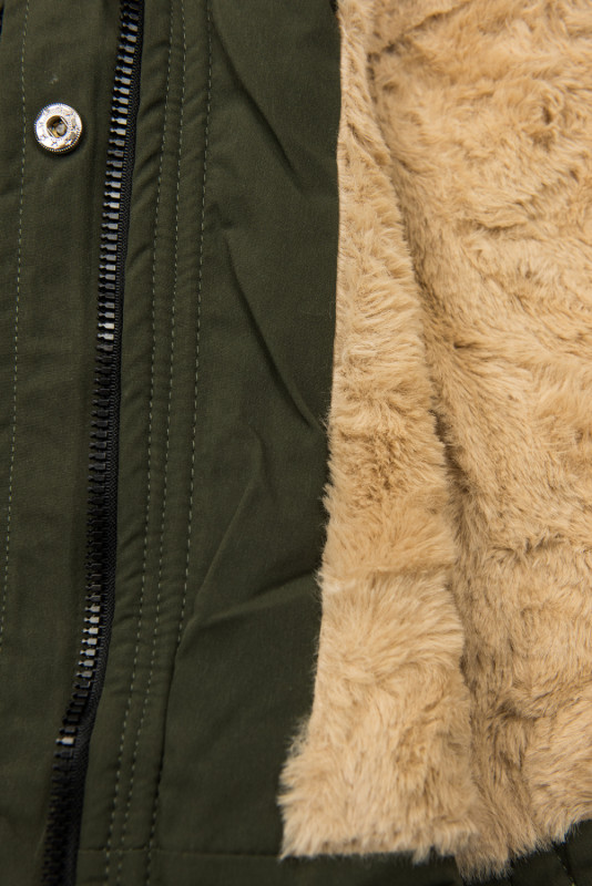 Tmavě zelená zimní parka s umělou kožešinou