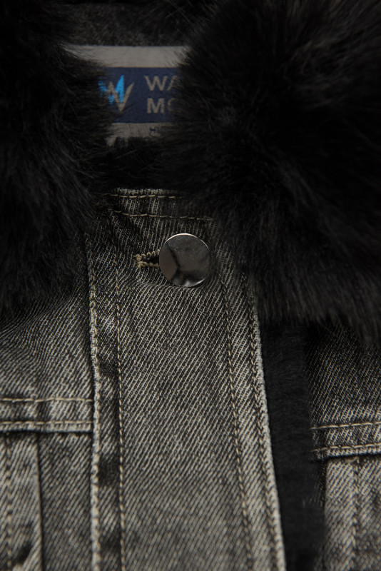 Šedá denimová bunda s černou kožešinou