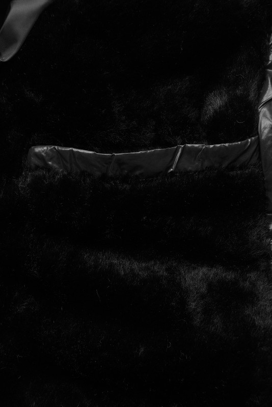 Černá lesklá zimní bunda s páskem