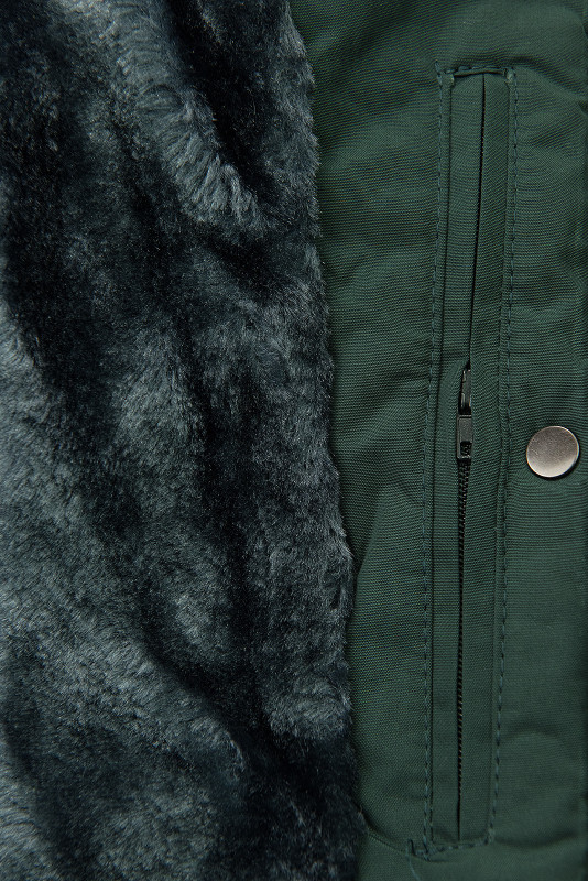 Tmavě zelená zimní bunda s šedým plyšem