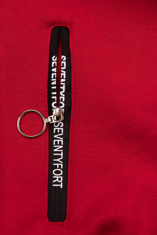 Červená mikina ve sportovním designu