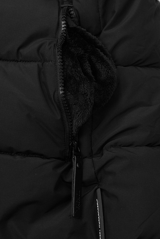 Černá dámská zimní bunda s kapucí