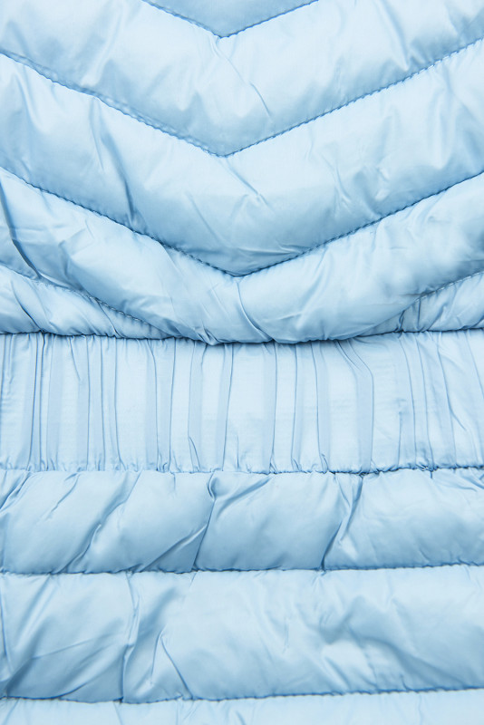 Světle modrá bunda s elastickým pasem