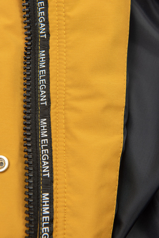 Žlutá přechodná parka s tmavě modrou podšívkou