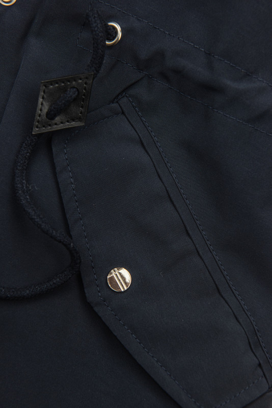 Tmavě modrá přechodná parka se žlutou podšívkou