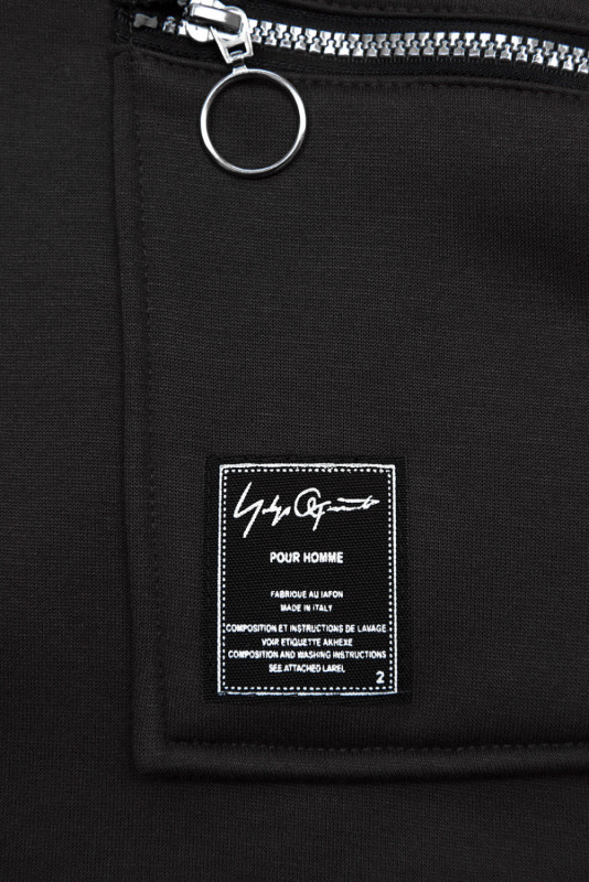 Černá sportovní prodloužená mikina