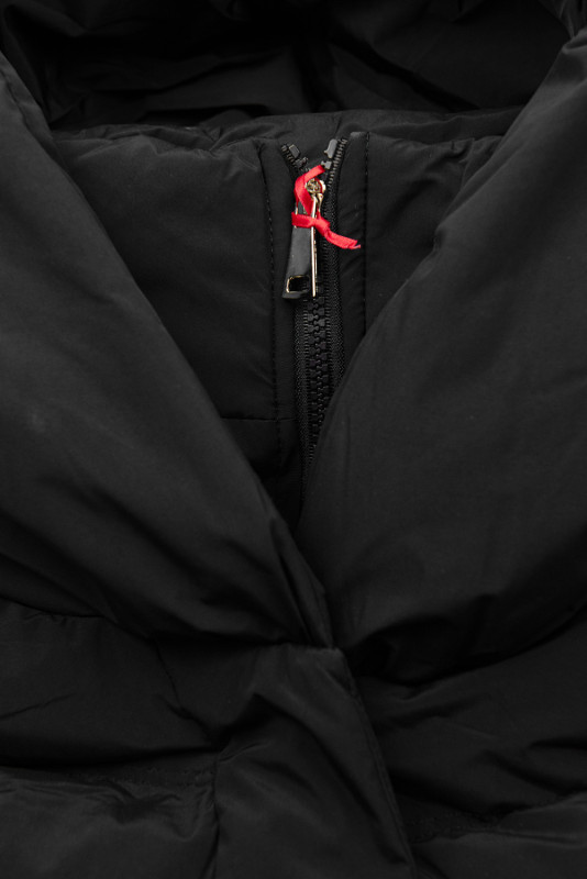 Černá zimní vesta s kapucí