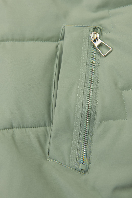 Nefritově zelená prošívaná zimní bunda v prodlouženém střihu