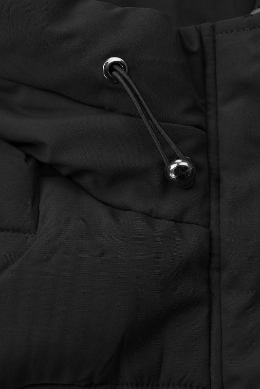 Černá prošívaná zimní bunda v prodlouženém střihu