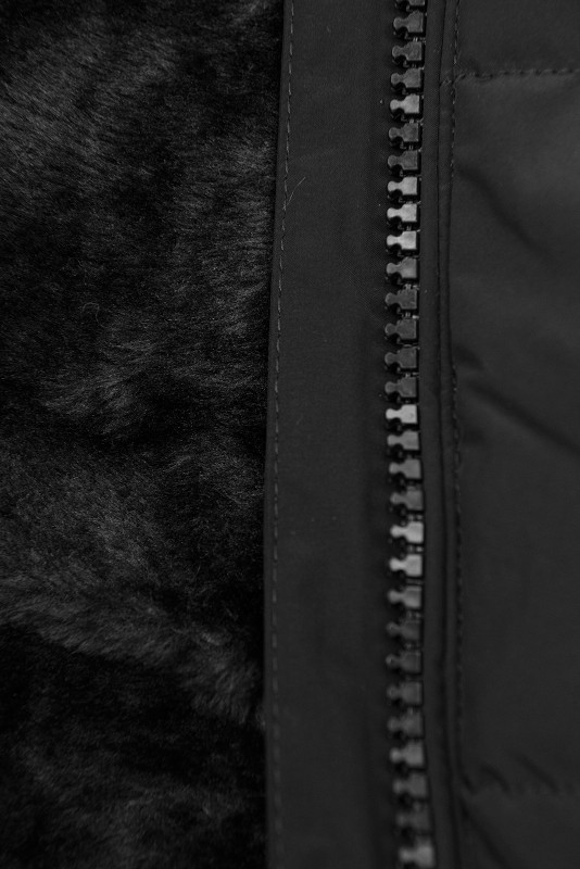 Černá zimní prošívaná bunda s kapucí
