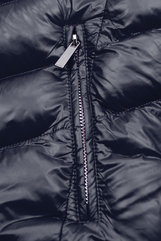 Tmavě modrá zimní krátká bunda s hnědou kožešinou