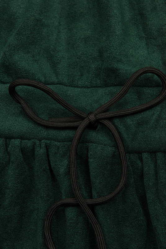 Tmavě zelené krátké šaty s krajkou