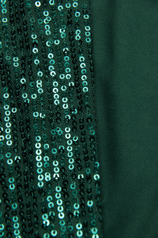 Smaragdově zelené šaty s flitry