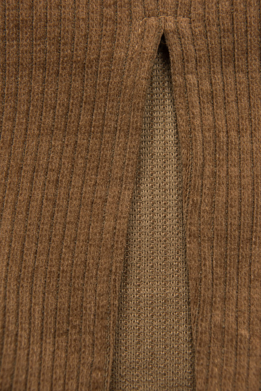 Hnědé šaty s krajkou