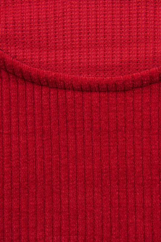 Červené šaty s krajkou