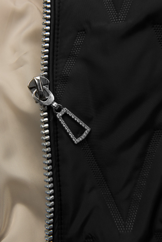 Černá sportovní prošívaná bunda