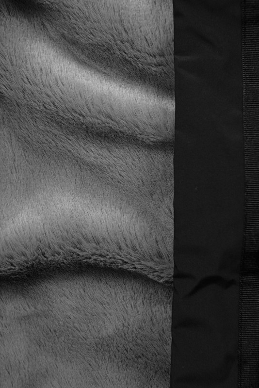 Černá prošívaná zimní bunda s plyšem