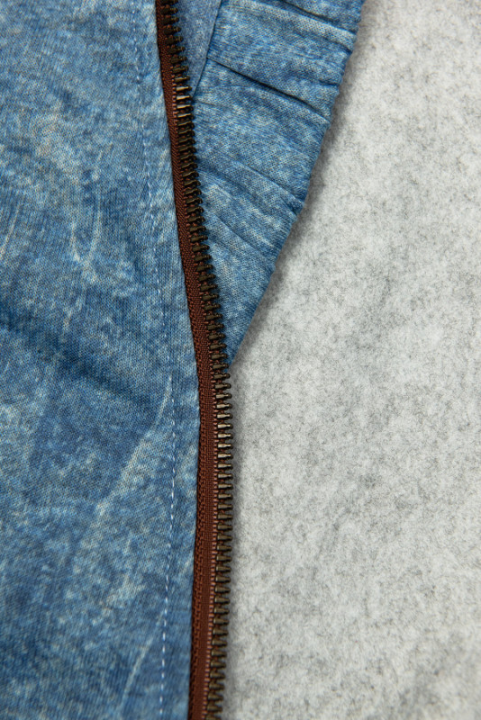 Světle modrá mikina s asymetrickým zipem