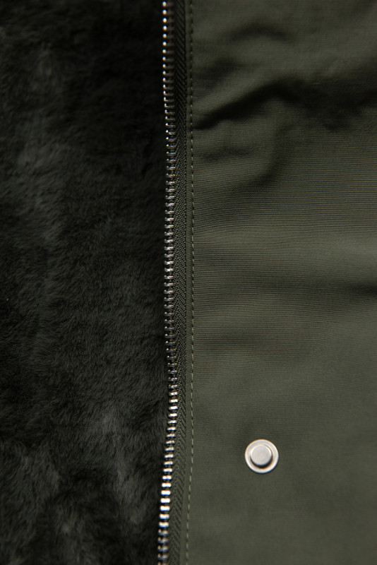 Olivově zelená parka s plyšem a kožešinou