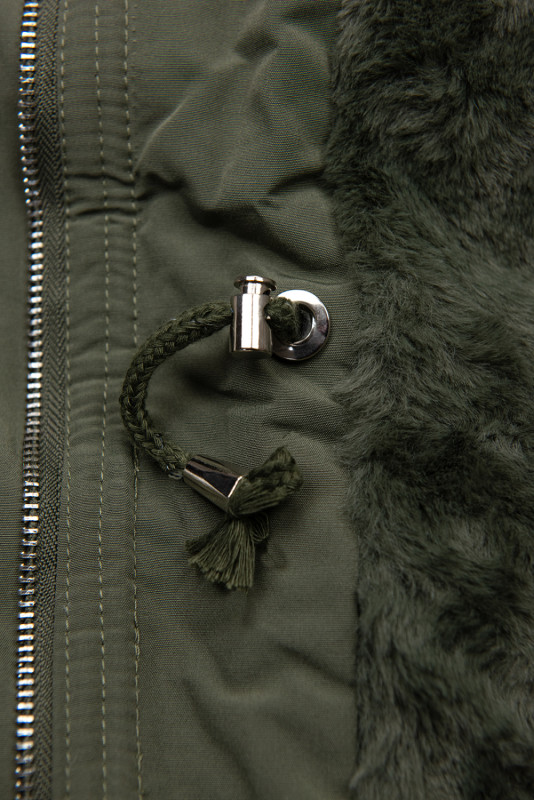 Olivově zelená parka s plyšem a kožešinou
