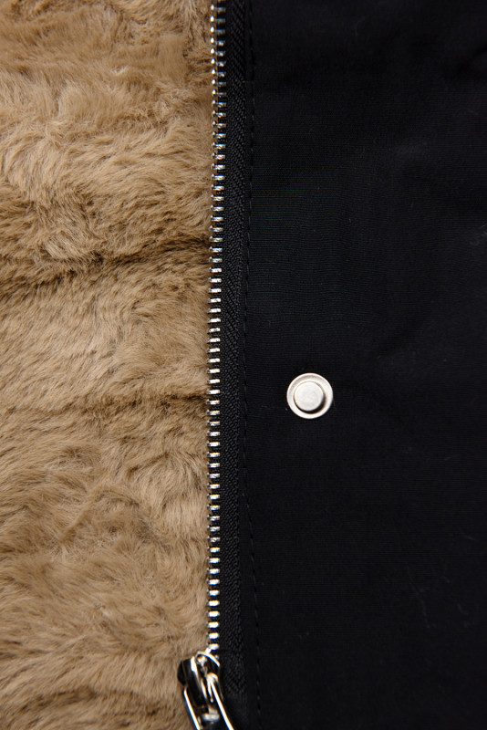 Černá parka s plyšem a kožešinou