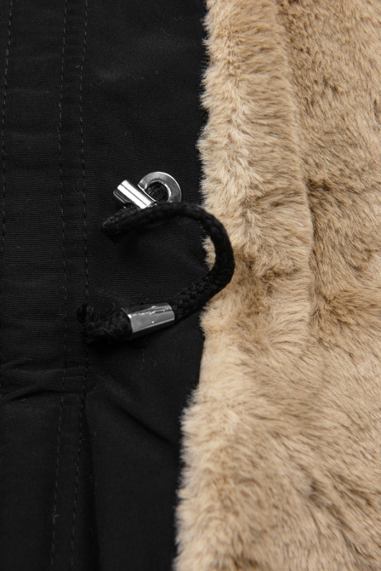 Černá parka s plyšem a kožešinou