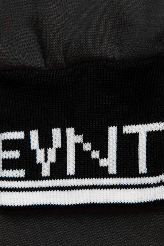 Černá sportovní mikina v prodlouženém střihu