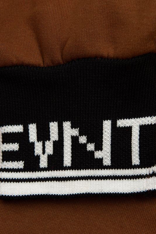 Čokoládově hnědá sportovní mikina v prodlouženém střihu