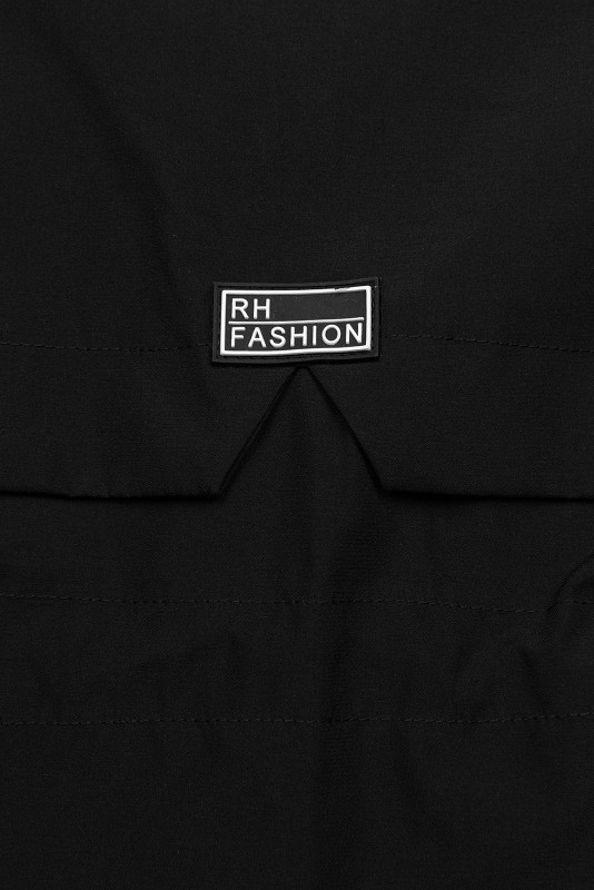 Černá parka se zlatými detaily