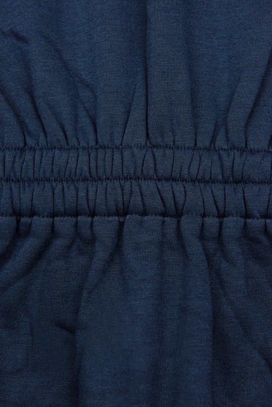 Tmavě modrá mikina s tvarovaným pasem