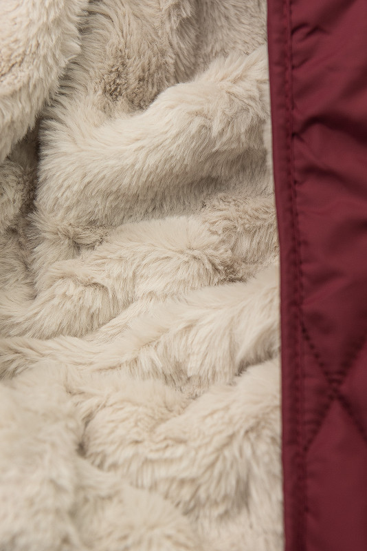 Vínově červená prošívaná bunda s páskem