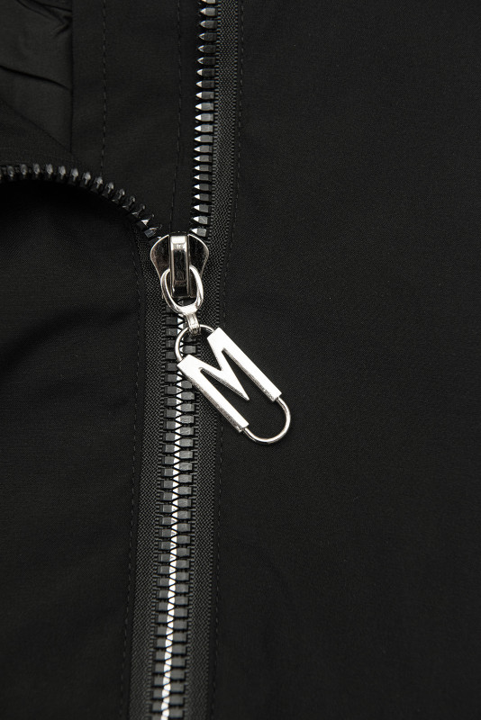 Černá parka s odepínatelnou kapucí