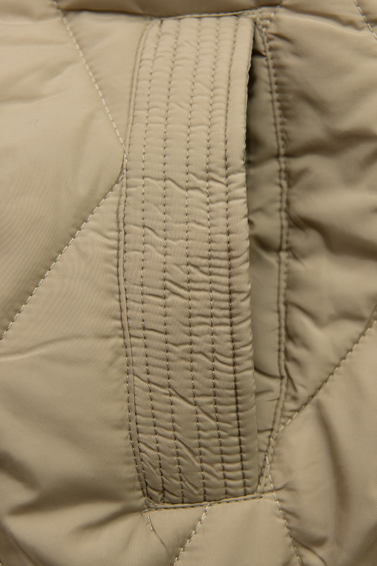 Béžová prošívaná bunda s páskem