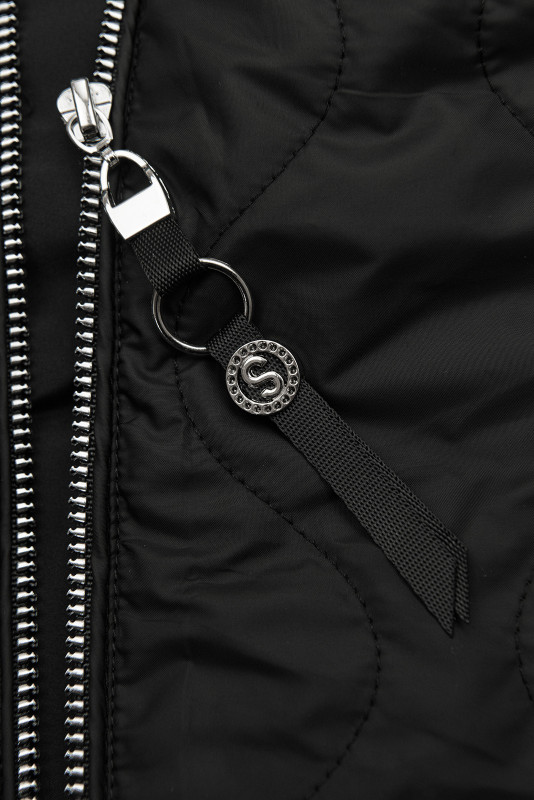 Černá přechodná bunda s pletenými rukávy