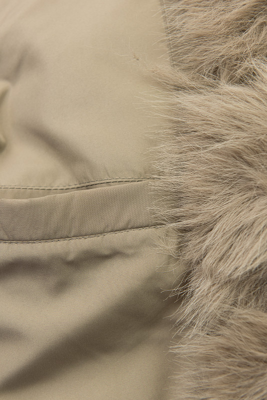 Hnědá zimní bunda s kožešinou